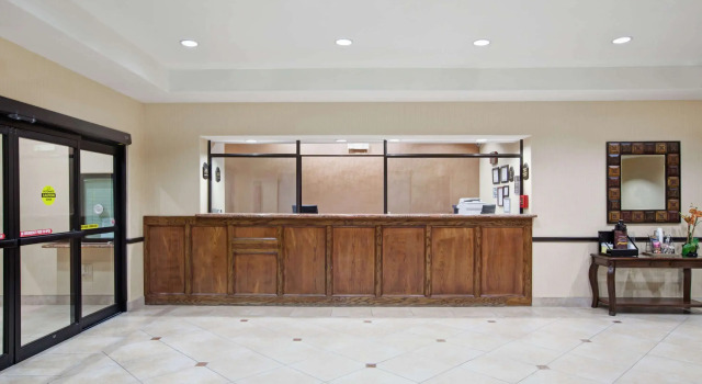Super 8 by Wyndham IAH West/Greenspoint, Book Hotel Houston Houston