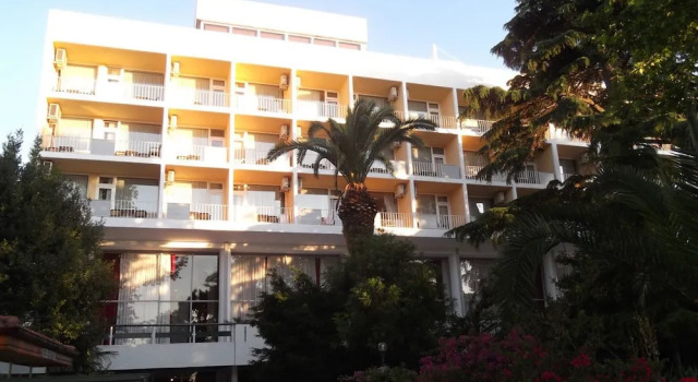 Anadolu Kulubu, Prenota Hotel Adalar 