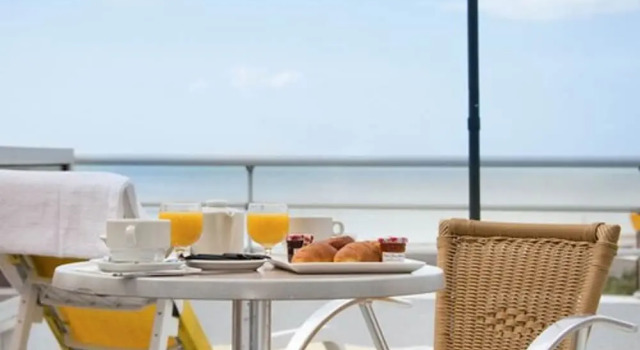 Двухместный номер Standard с балконом и с видом на море Hotel Les Dunes