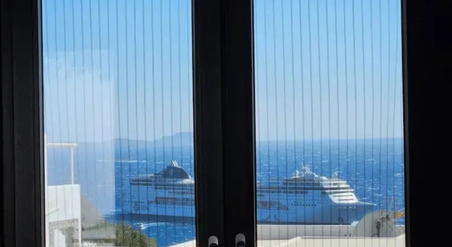 Семейный люкс с балконом и с видом на бассейн ELLI TROPiCAL LUXURY SUITES SUNSET-INFINITY POOL- SEA SIDE-NEAR CENTER PARKING