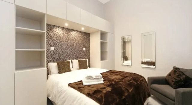 Modern 2 Bedroom Kensington Home