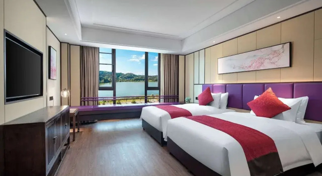 Четырёхместный номер Standard Ramada by Wyndham Yingshan Jiulongwan Resort