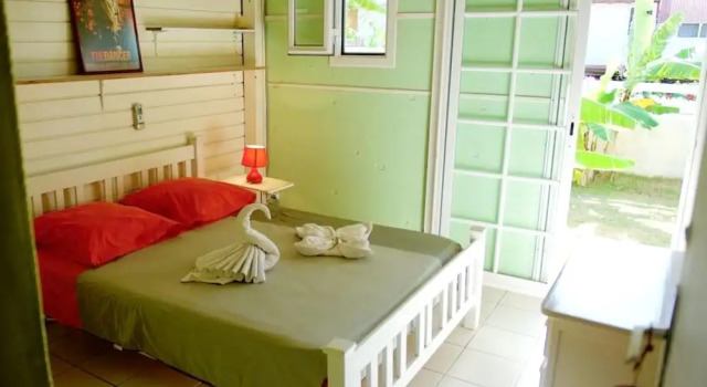 House With in Sainte anne With Enclosed Garden and Wifi, Prenota Hotel Sainte-Anne Grande-Terre