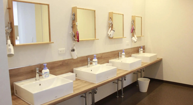 Кровать в общем номере Mezame Hostel