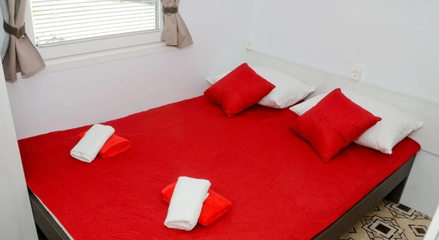 Четырёхместные апартаменты с балконом и с красивым видом из окна Apartments Julijana