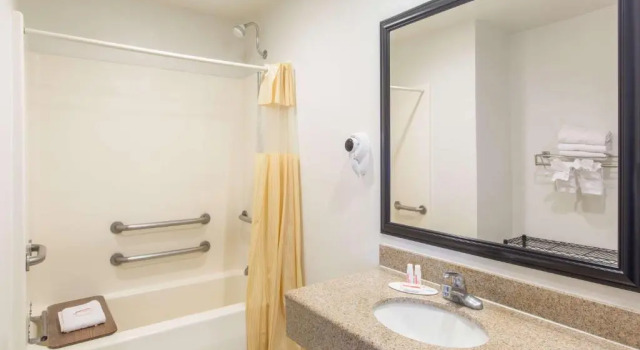 Номер Standard Days Inn by Wyndham Tucson Airport