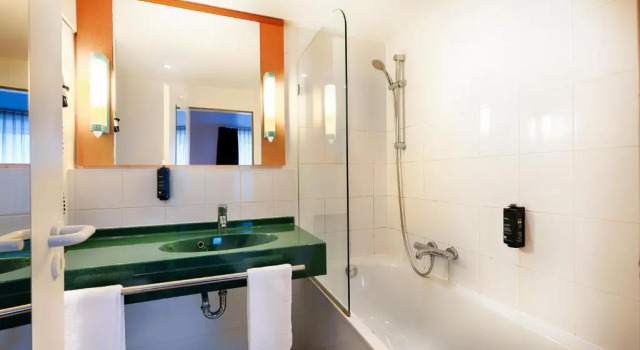 Трёхместный номер Standard Отель B&B Hotel Aachen-Hbf