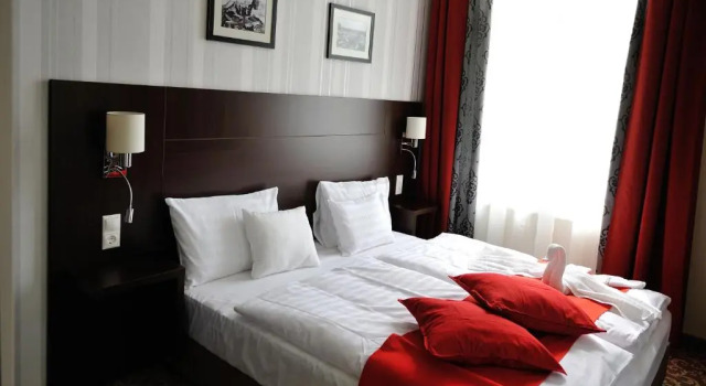 Номер Deluxe Corner Hotel & Kávéház