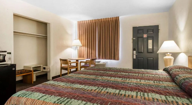 Номер Standard Rodeway Inn & Suites