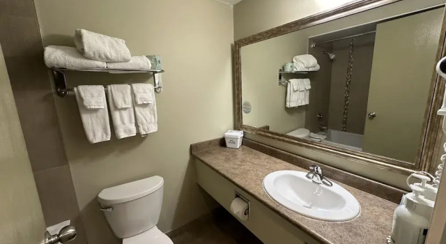 Двухместный номер Deluxe Days Inn by Wyndham Cranbrook Conference Centre