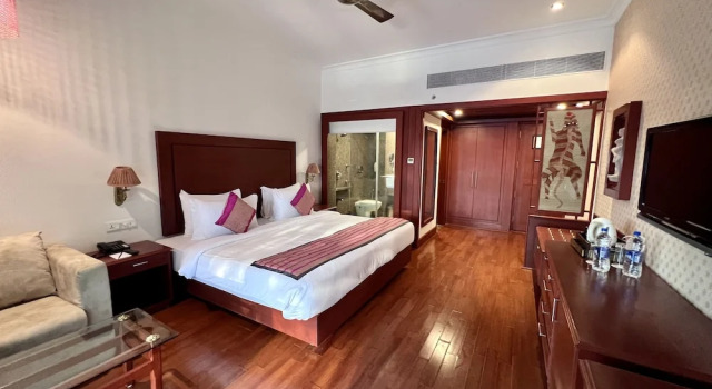 Двухместный номер Deluxe с балконом Hotel Chandela Khajuraho