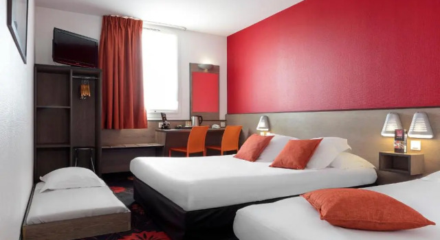 Номер Standard Hotel Clermont Estaing