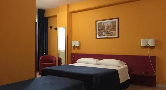 Трёхместный номер Standard Cristal Hotel