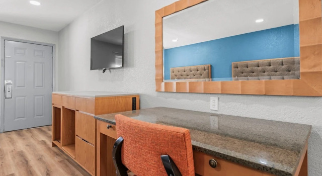 Люкс Econo Lodge Inn & Suites Sealy