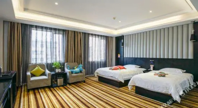 Gulong Hotel (Hanzhong High-speed Railway Station Wanbang)