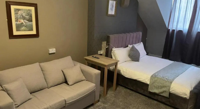 Апартаменты The Clarendon Hotel