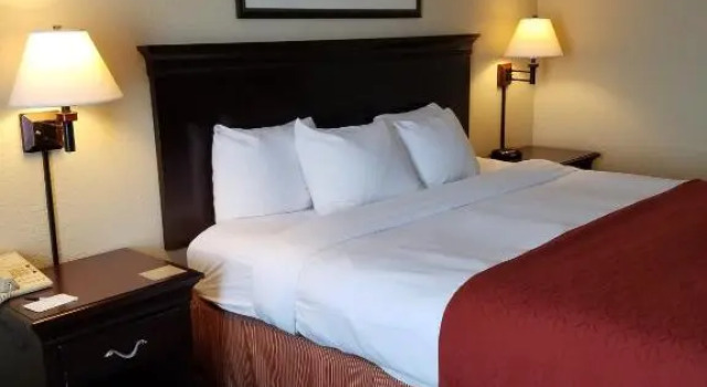 Одноместный люкс Country Inn & Suites by Radisson, Lexington, VA