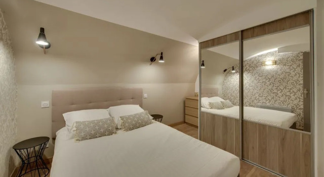 Beautiful Triplex in the center of Paris, Забронировать Отель 10-й округ: Республика Париж, рядом с Станция метро Rambuteau