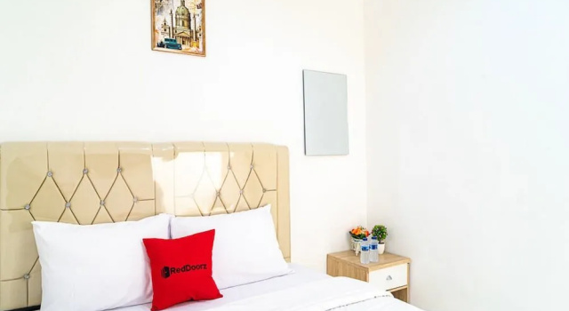 RedDoorz near Tarumanagara University, Prenota Hotel Grogol Giacarta