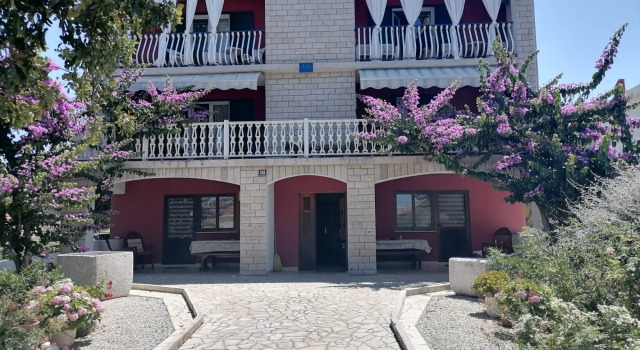 Ljube - quiet location & close to the beach - A2(4+1)