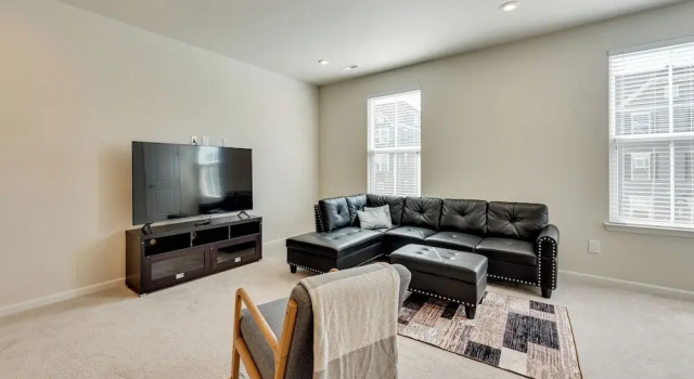 Room to Work + Relax! Spacious Unit Near Charlotte, Book Apartment Matthews North Carolina
