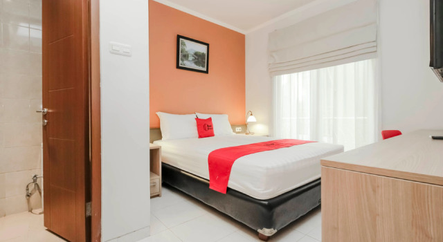 Standard room RedDoorz Syariah Plus @ Jatibening