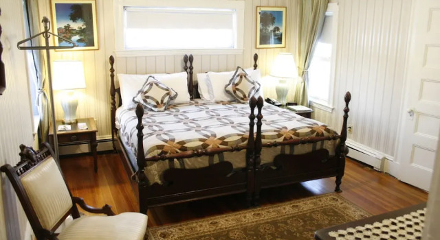 Номер Royal The Coolidge Corner Guest House: A Brookline Bed and Breakfast