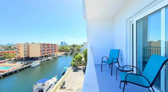 Апартаменты Top Location Waterfront Balcony Dream