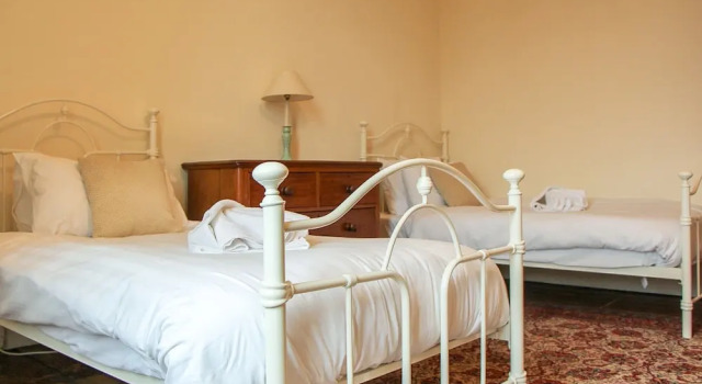 3 Bedroom Flat In Edinburghs New Town, Забронировать Отель Новый город Эдинбург, рядом с Железнодорожный вокзал Эдинбург-Уэверли