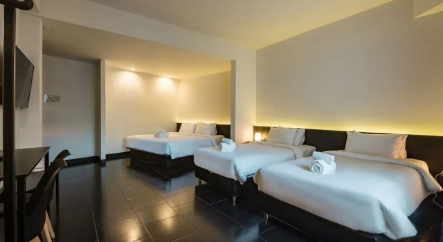 Четырёхместный номер Standard с балконом iSilver Hotel