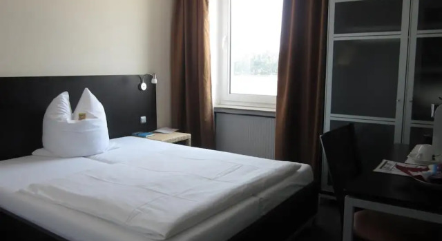 Rheinstation, Prenota Hotel Rodenkirchen Colonia
