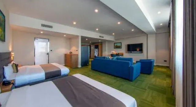 Семейный люкс Business Aurora Hotel
