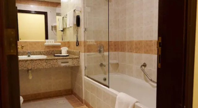 Люкс Executive La Rosa Hotel Juffair