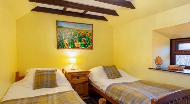 Deveron Valley Cottages 32839, Prenota Hotel Aberchirder 