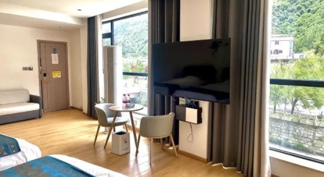 Люкс с красивым видом из окна Sanshe Riverside Homestay (Kangding Love Song Square)