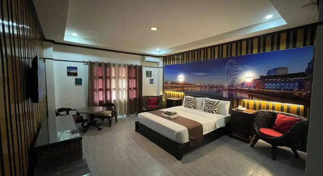 Двухместный номер Superior с балконом Angeles Palace Hotel