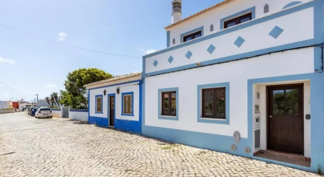 Sagres Chimneys House