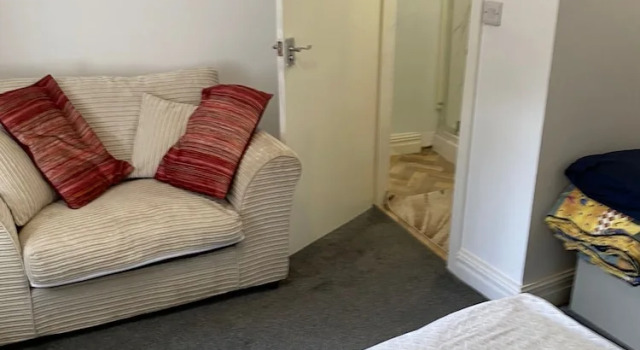 6 Bed - 5 Bath - Sleeps 6 - Free Parking