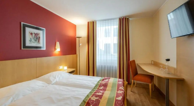 Одноместный номер Standard Ambassador Self Check-in Hotel