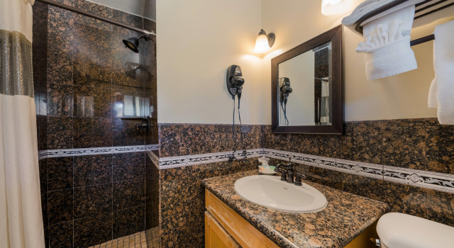 Двухместный люкс Clarion Collection Carmel Oaks Inn