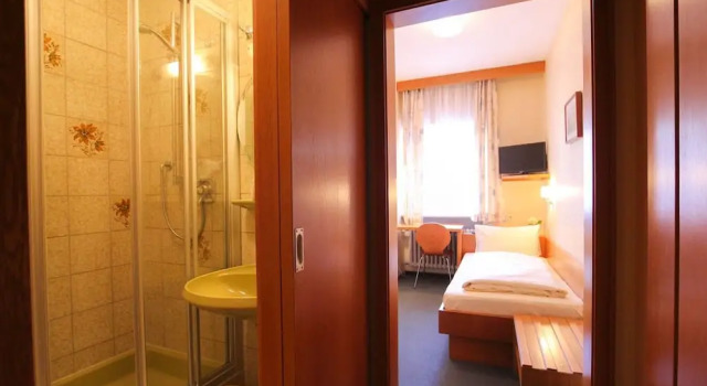 City Hotel Schönleber, Забронировать Отель Отели Вюрцбурга с парковкой, рядом с Музей при соборе, Парковка