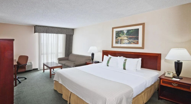 DoubleTree by Hilton Hotel Joplin, Book Hotel SPA-hoteller i Joplin, SPA
