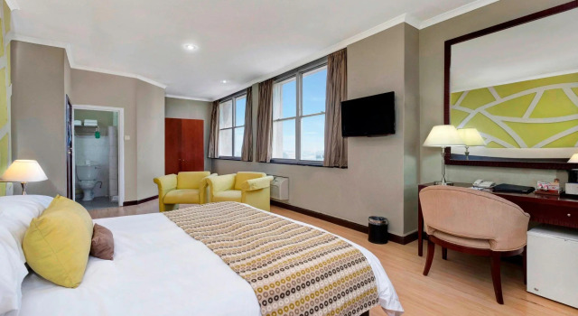 Dvoulůžkový s manželskou postelí Apartmá 1 ložnice a výhledem na město Protea Hotel Cairo Road