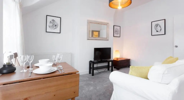 Charming, Well-Equipped Apt - 5 Minutes From Beach