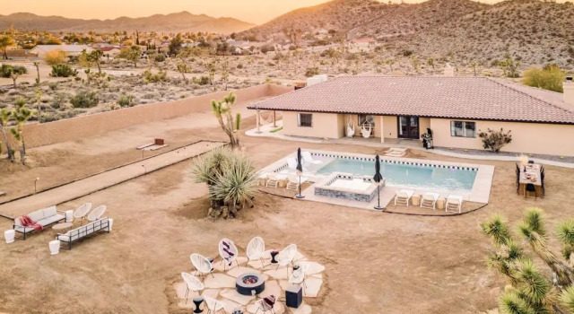 Коттедж с 6 комнатами Flora by Avantstay Modern & Private Desert Oasis on Large Grounds w/ Pool & Bocce Ball!