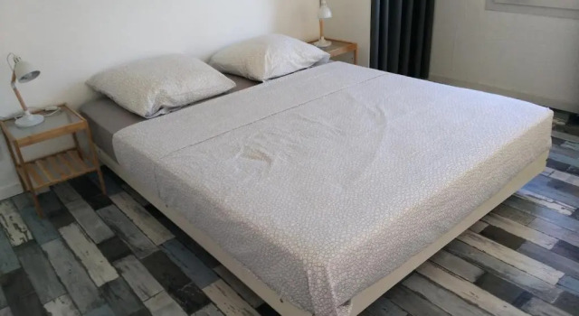 Petit Loft T2 bis mezzanine avec jardin et piscine, Book Hotel Hoteller i Vic-la-Gardiole med parkering, Parkering