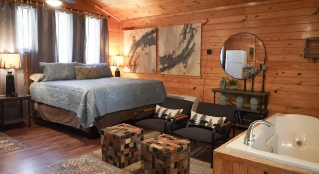 Cuddles, 1 Bedroom Studio, Walk to Downtown and Hiking Trails!, Забронировать Отель Отели Гатлинберг с парковкой, рядом с Amazing Mirror Maze, Парковка