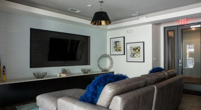 Chic Apts at The Domain by WanderJaunt, Забронировать Апартаменты/квартира Остин Greater Austin