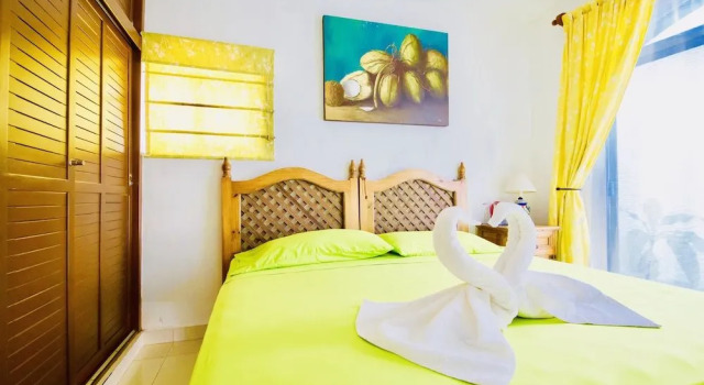 Playacar - Superior Budget Room With Swimming Pool Air Conditioning and Parking, Забронировать Гостевой дом Гостевые дома Плая-дель-Кармен, рядом с Морской вокзал города Плая-дель-Кармен, Гостевой дом