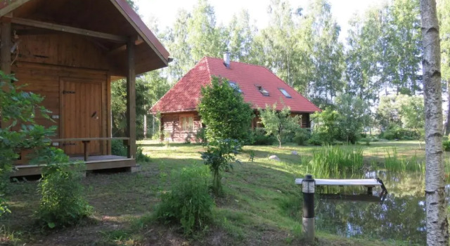 Коттедж с 4 комнатами Guest House Lēveri